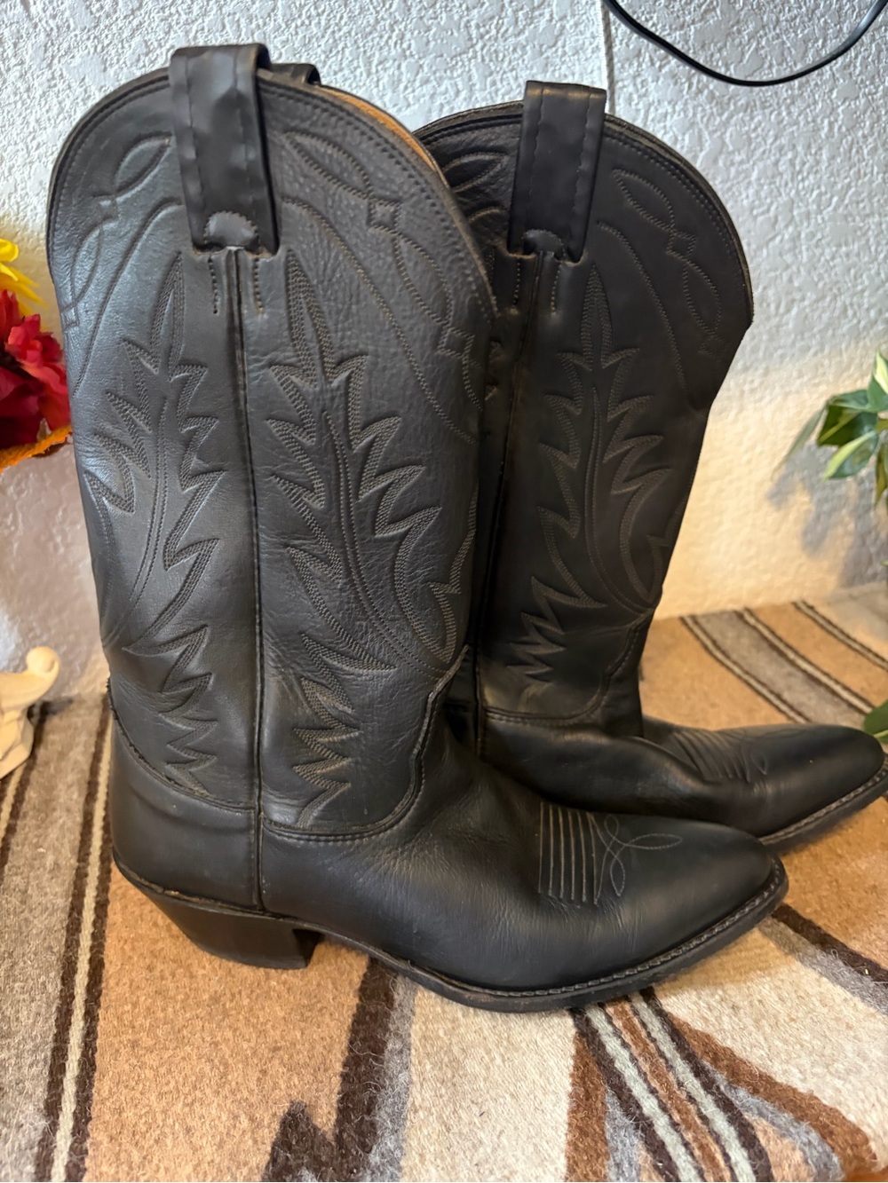Nocona Black Deertan leather embroidered Western Cowboy Boots for woman 7.5